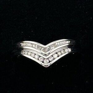 Beautiful 2 Row Chevron Style 1/4 Carat Diamond Baguette Ring Size 8 - Sterling